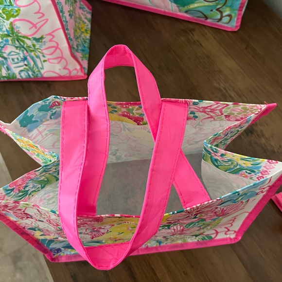 Lilly Pulitzer Re-Usable Tote Bag Set(5) - Picture 7 of 13